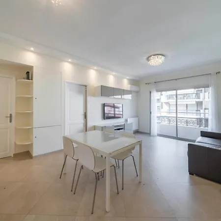 2 Bedroom Close To The Croisette Apartamento Cannes