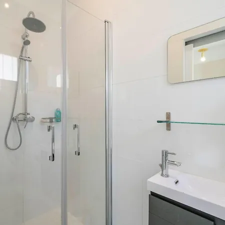 2 Bedroom Close To The Croisette Lägenhet *
